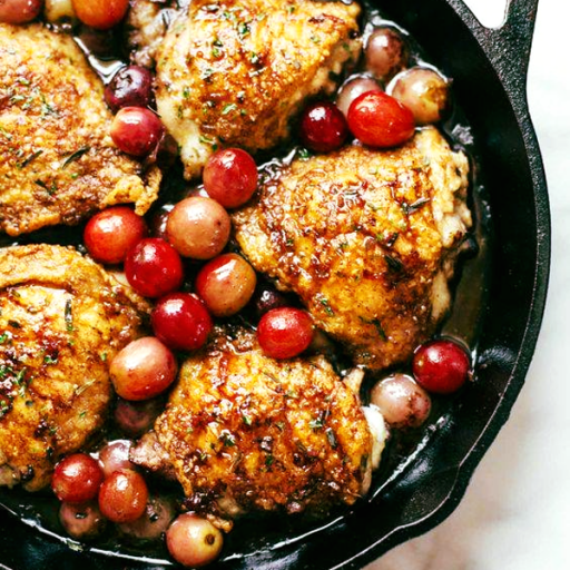 Cosce di pollo all’uva nera e bianca